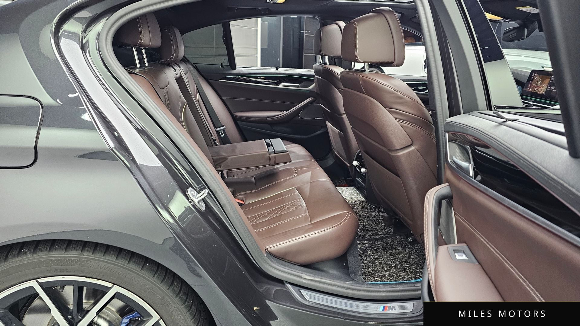 BMW 5 Series (G30) 2023 — миниатюра 12