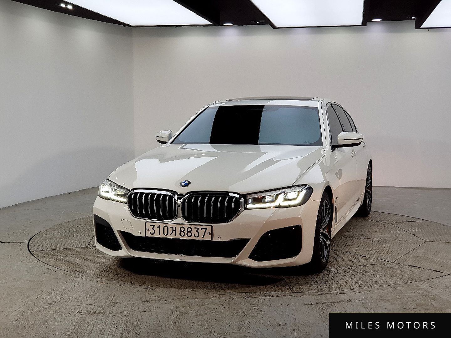 BMW 5 Series (G30) 2021 — миниатюра 2