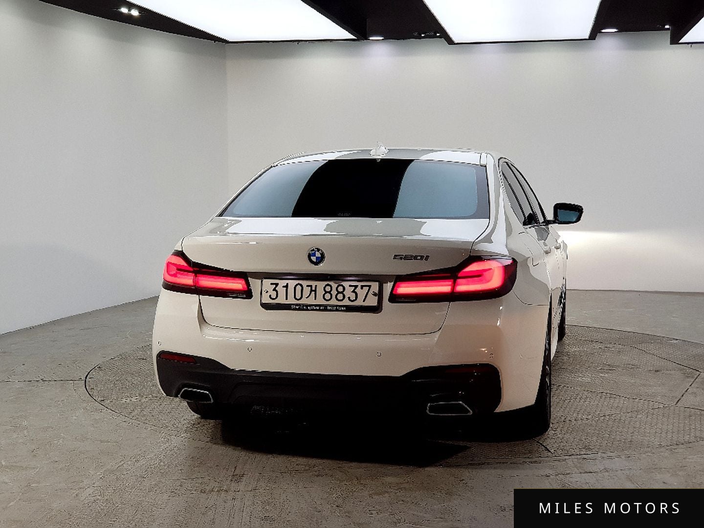 BMW 5 Series (G30) 2021 — миниатюра 3