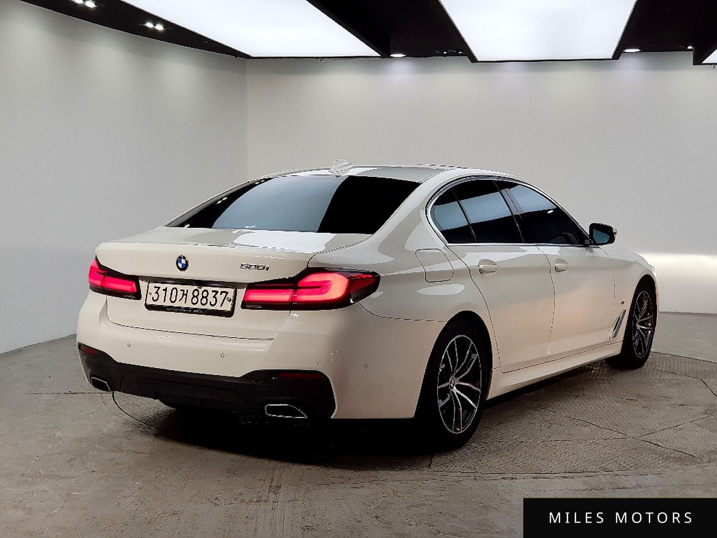 BMW 5 Series (G30) 2021 — миниатюра 4