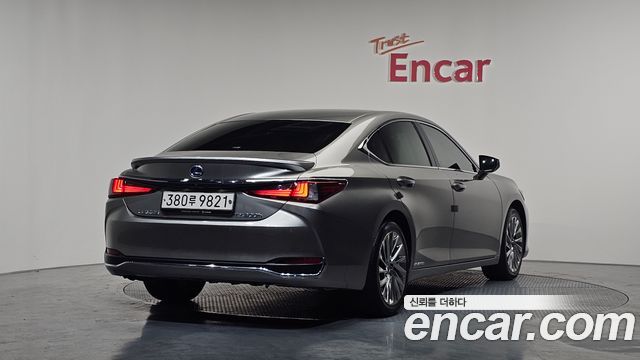 Лексус ES300h 2021 — миниатюра 2