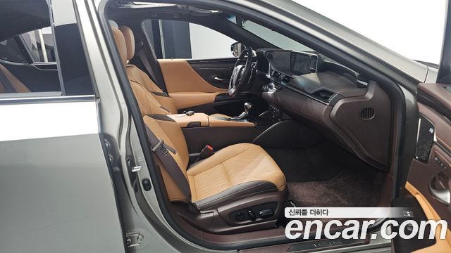 Лексус ES300h 2021 — миниатюра 15