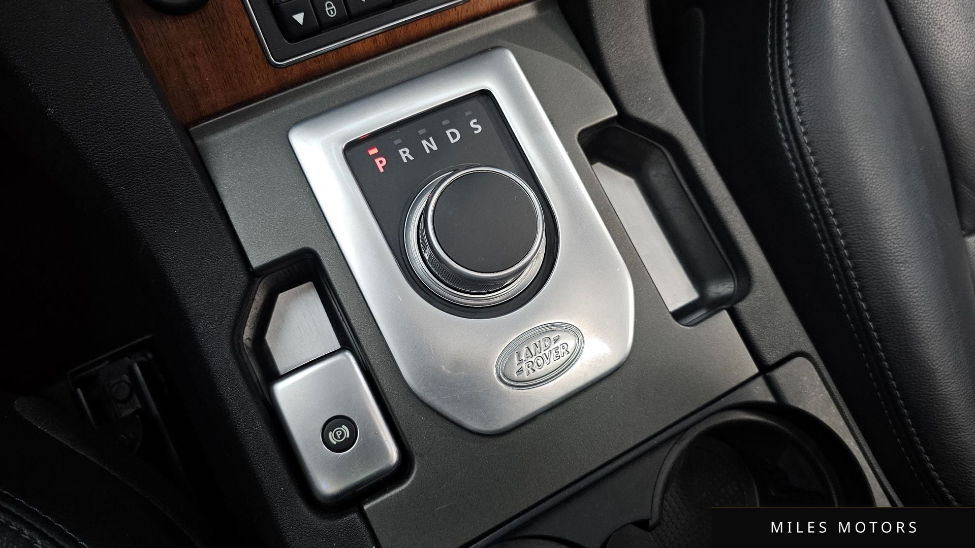 Land Rover Discovery 2016 — миниатюра 9