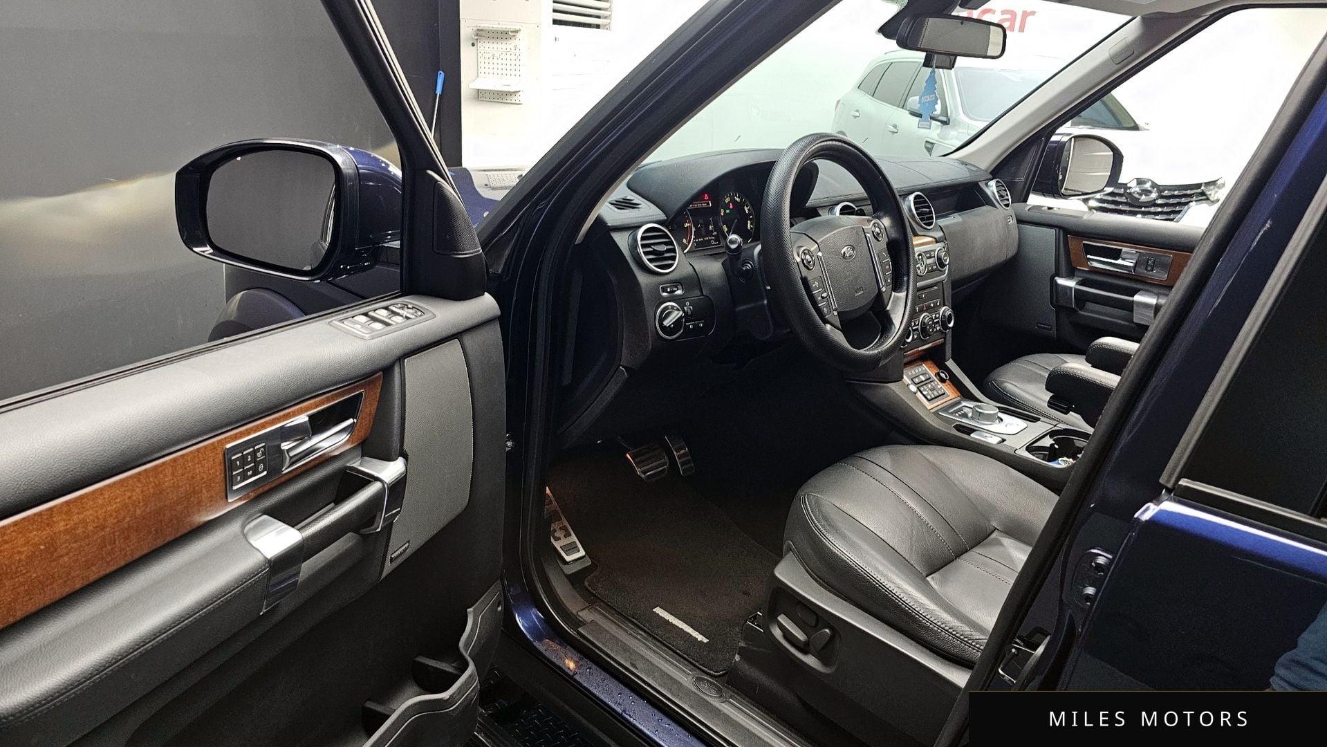 Land Rover Discovery 2016 — миниатюра 10