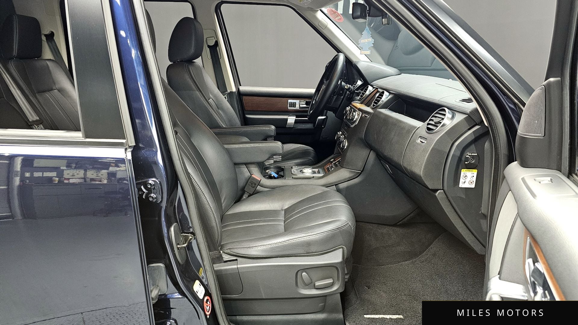 Land Rover Discovery 2016 — миниатюра 11