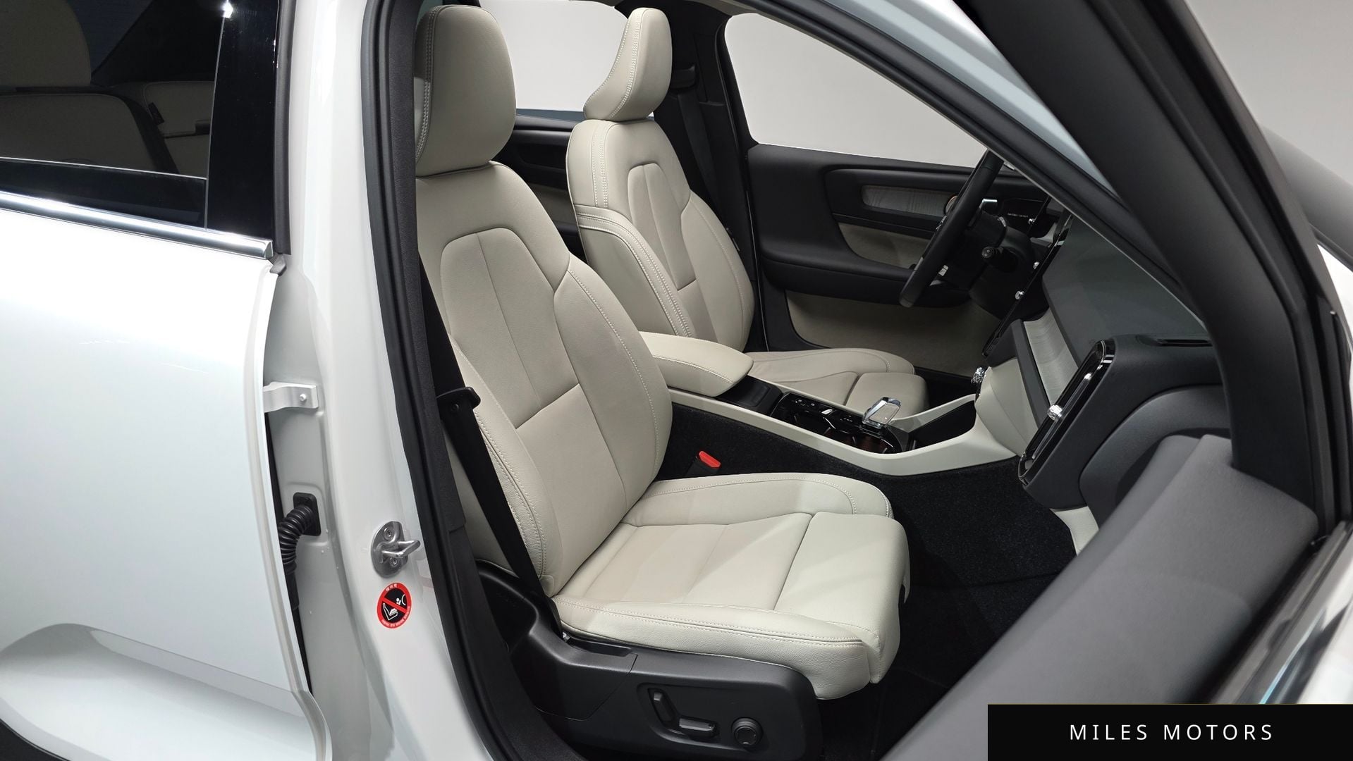 Volvo XC40 2025 — миниатюра 9