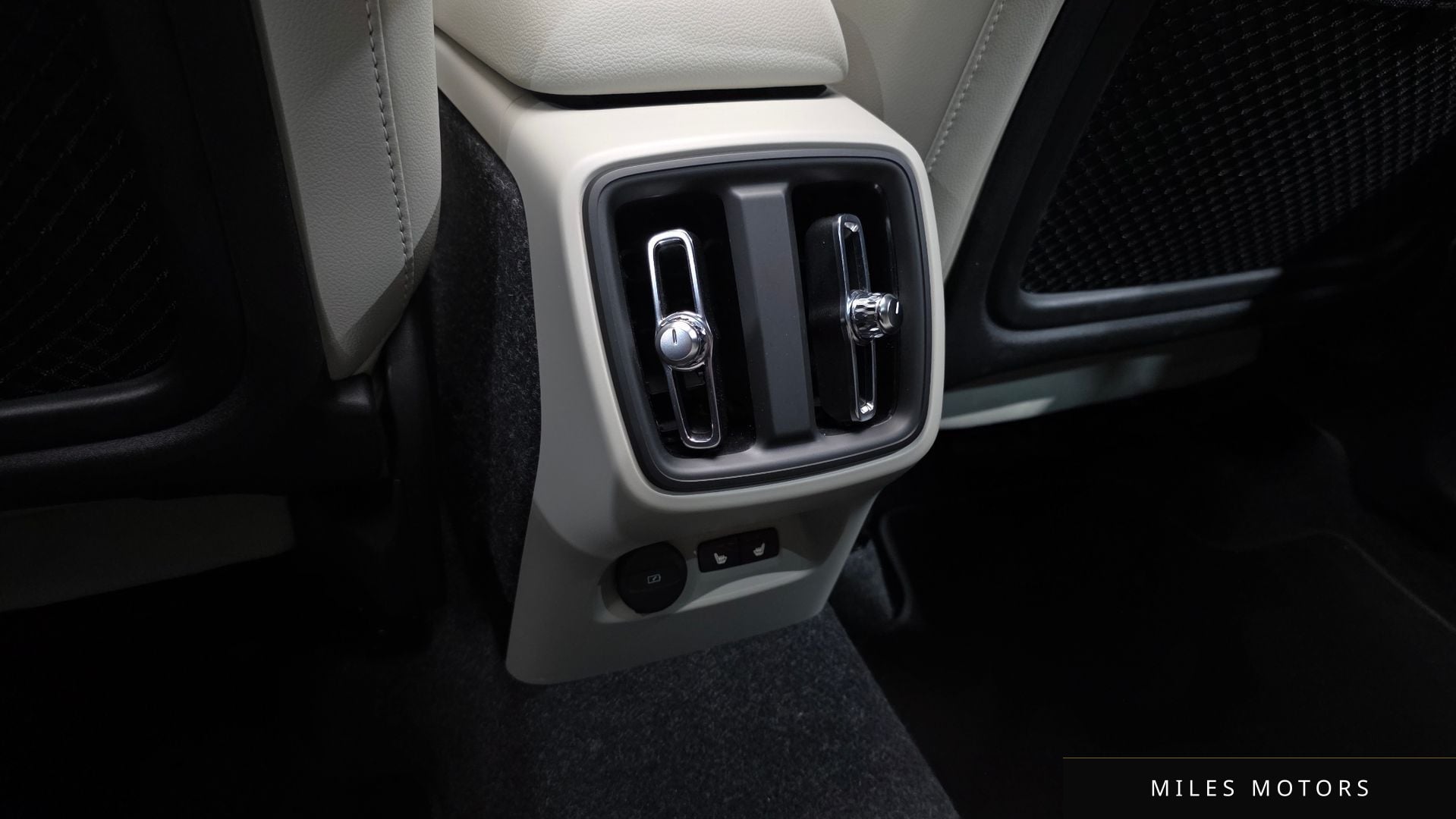 Volvo XC40 2025 — миниатюра 18