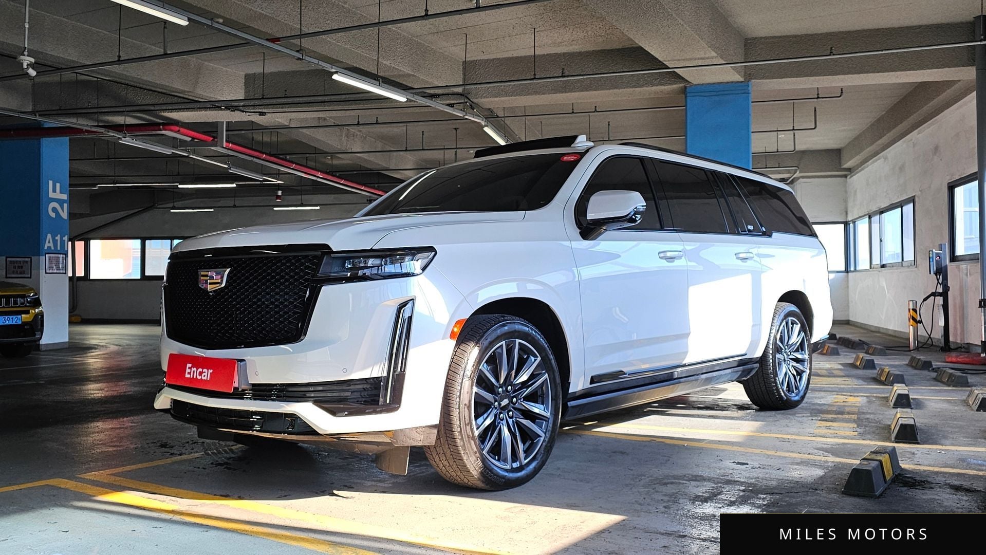 Cadillac Escalade 2023 — фото 1 из 12