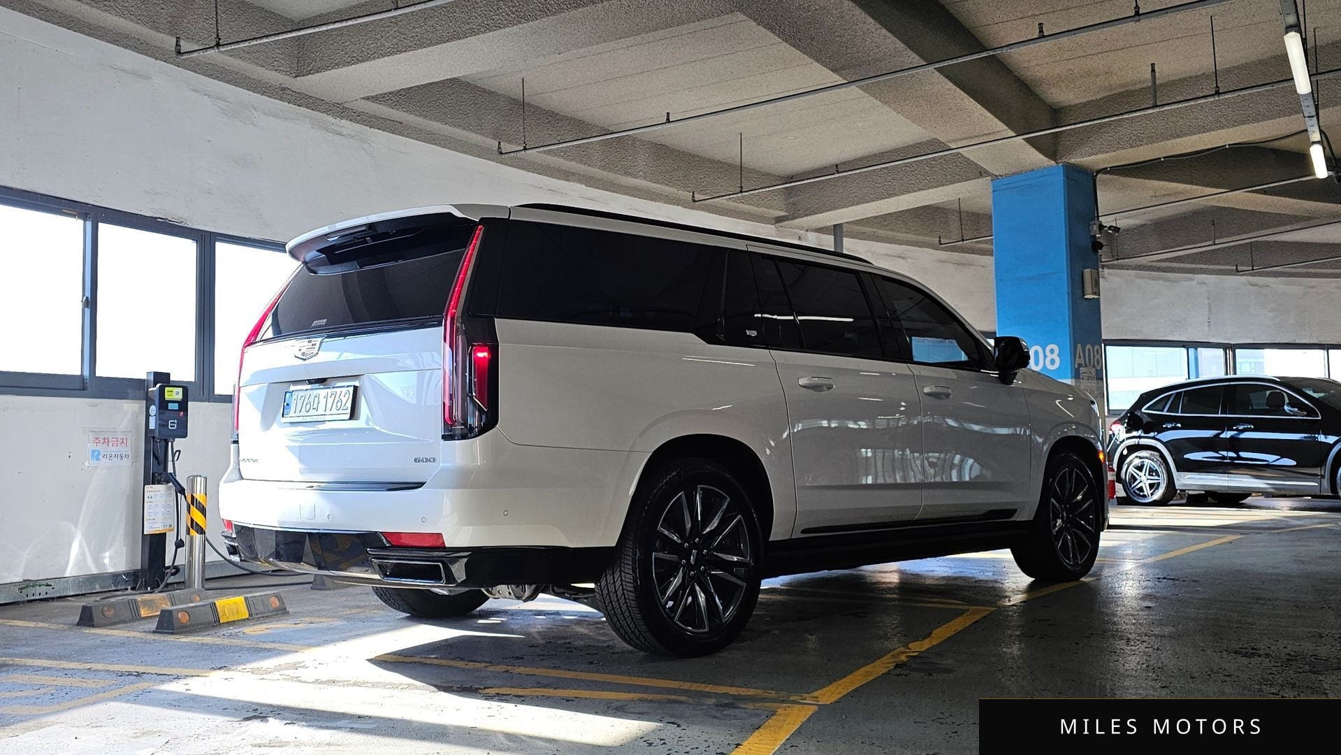 Cadillac Escalade 2023 — миниатюра 2
