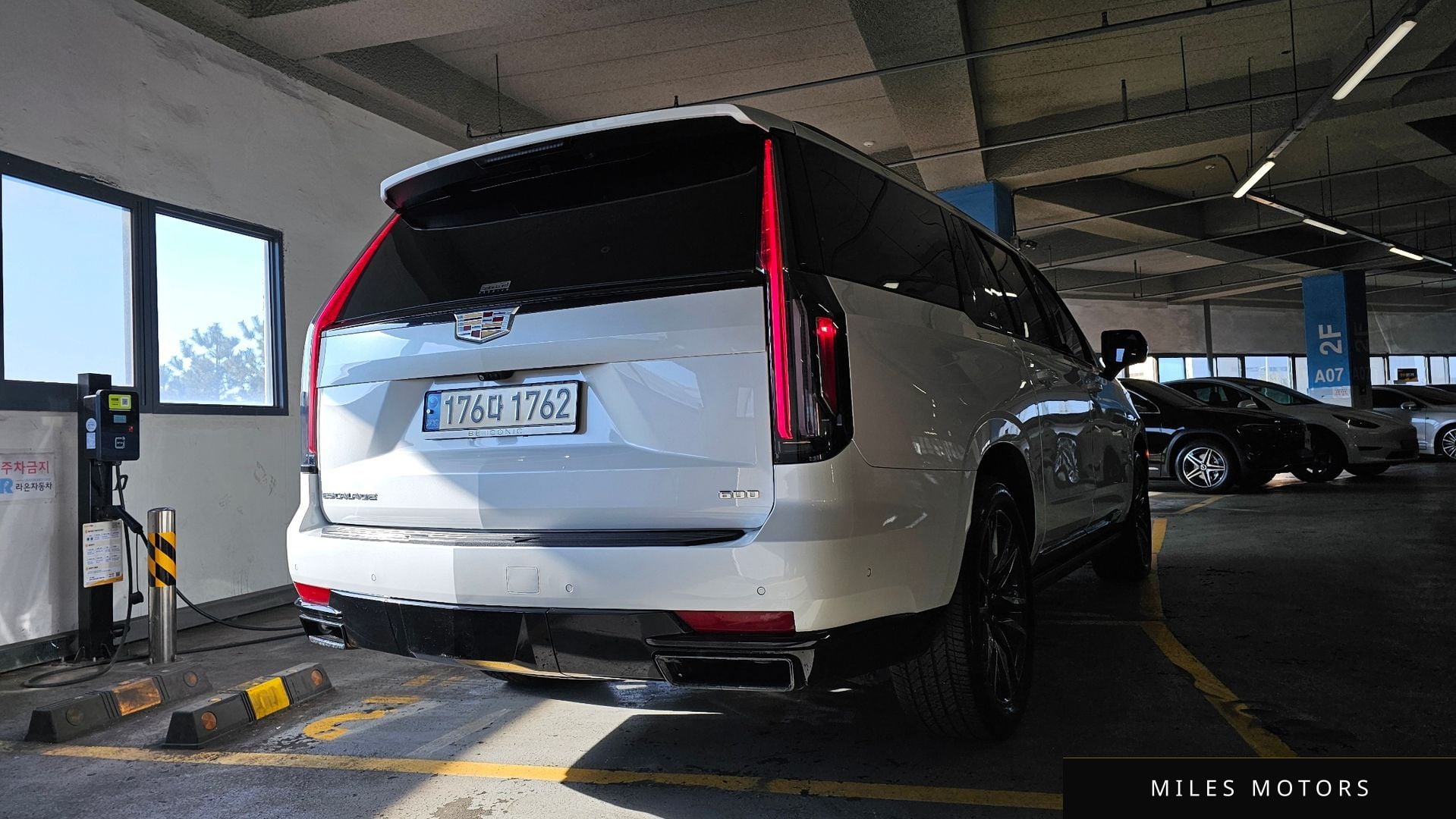 Cadillac Escalade 2023 — миниатюра 4