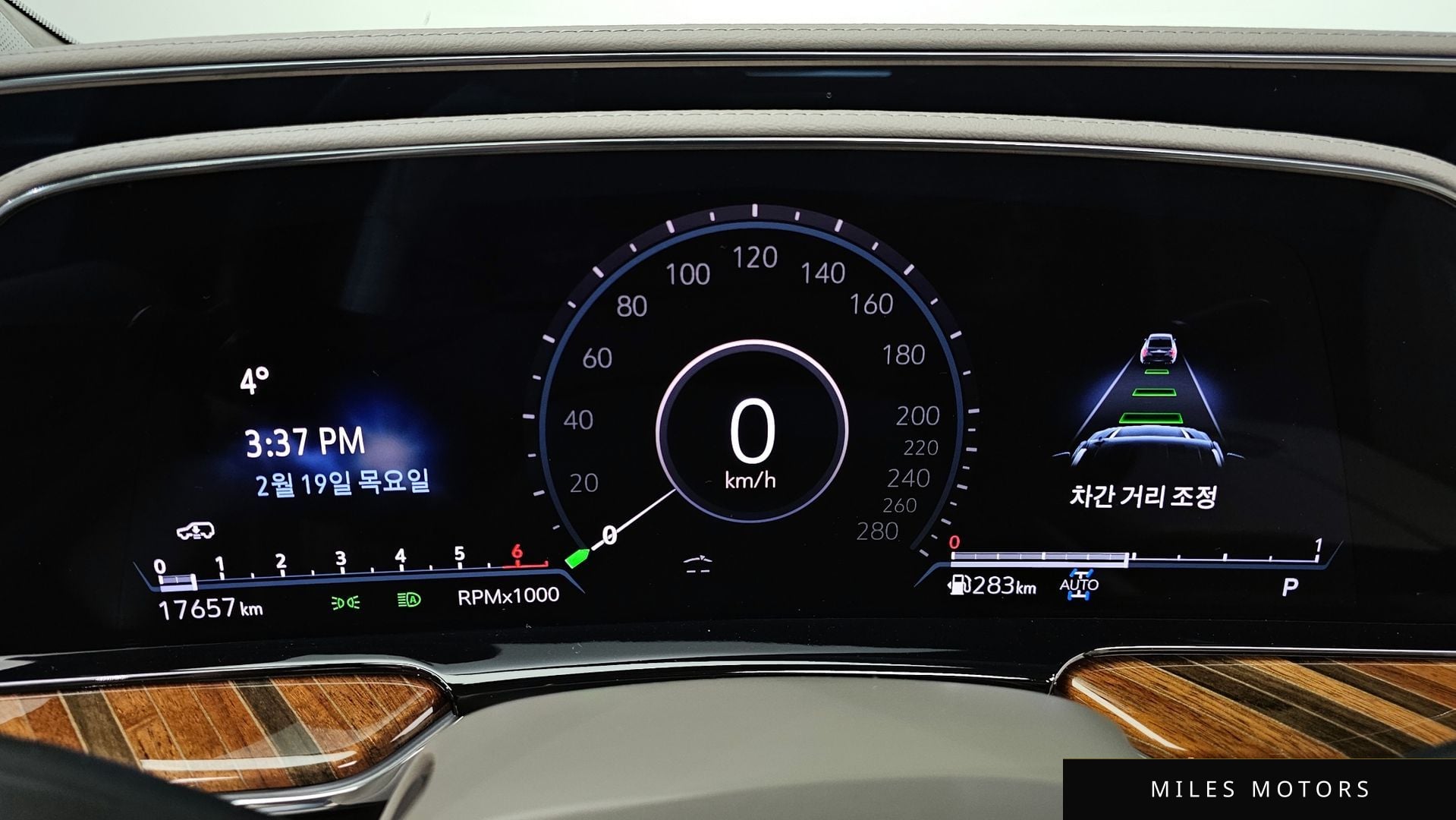 Cadillac Escalade 2023 — миниатюра 8