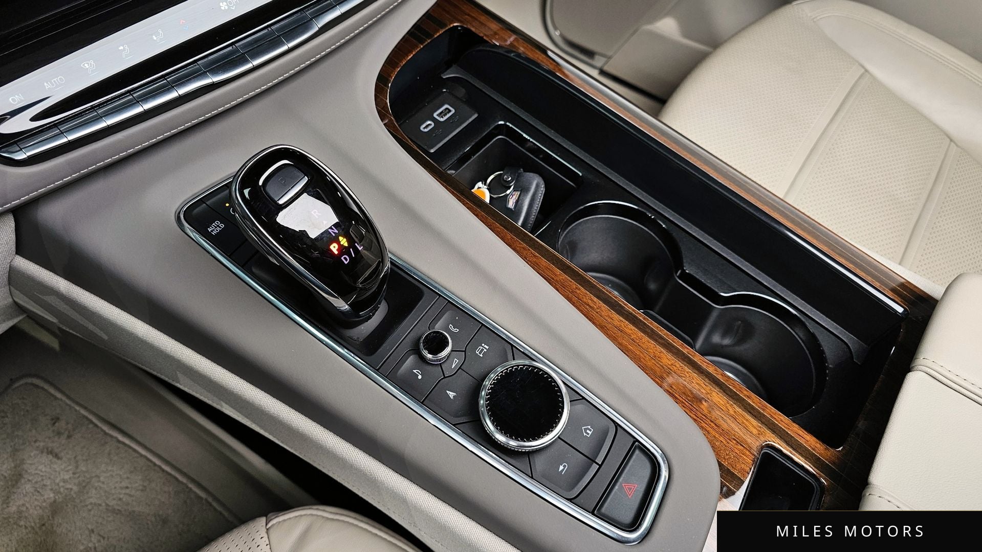 Cadillac Escalade 2023 — миниатюра 9