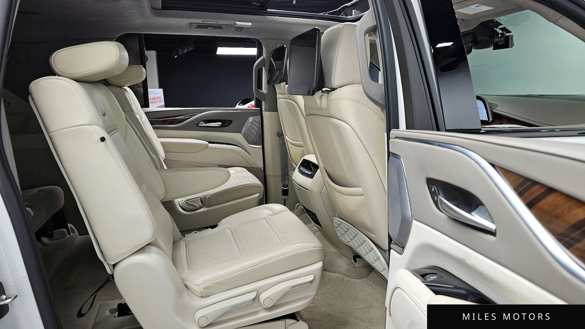 Cadillac Escalade 2023 — миниатюра 11