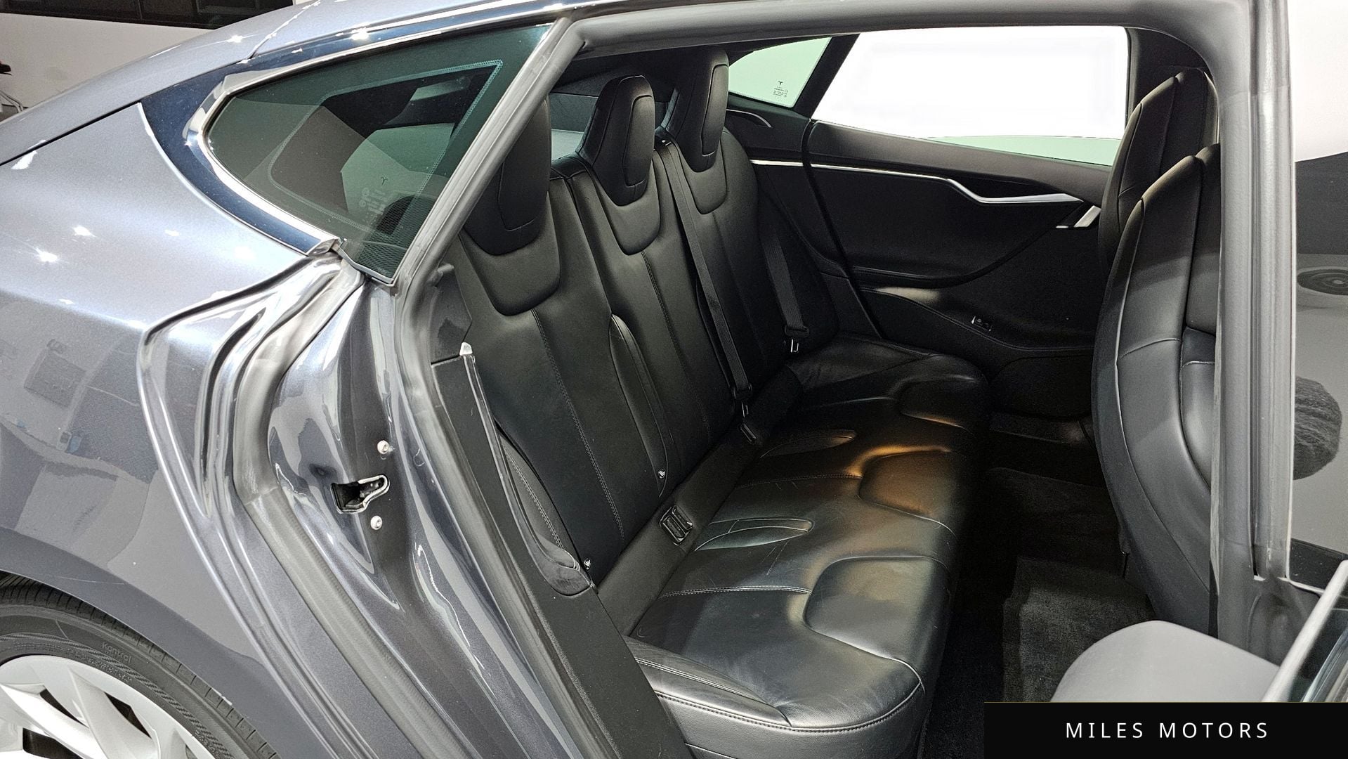 Tesla Model S 2017 — миниатюра 10