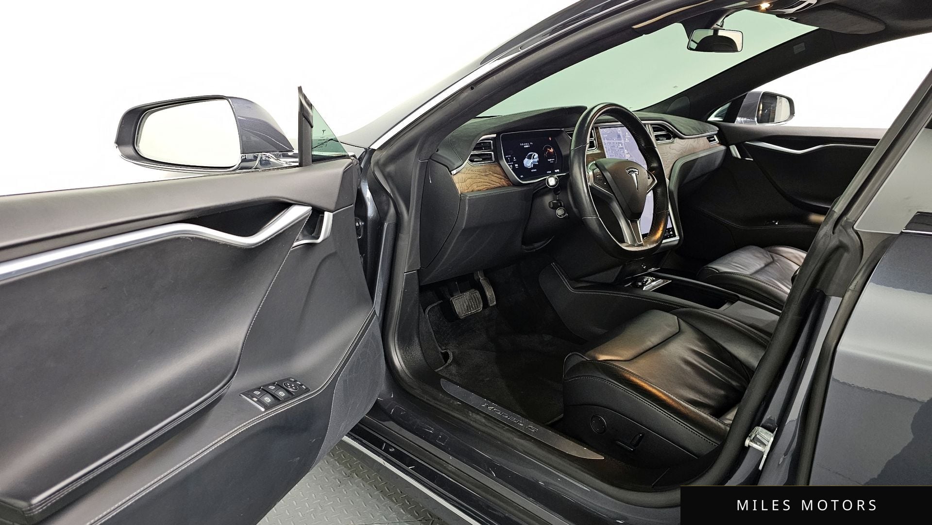 Tesla Model S 2017 — миниатюра 12