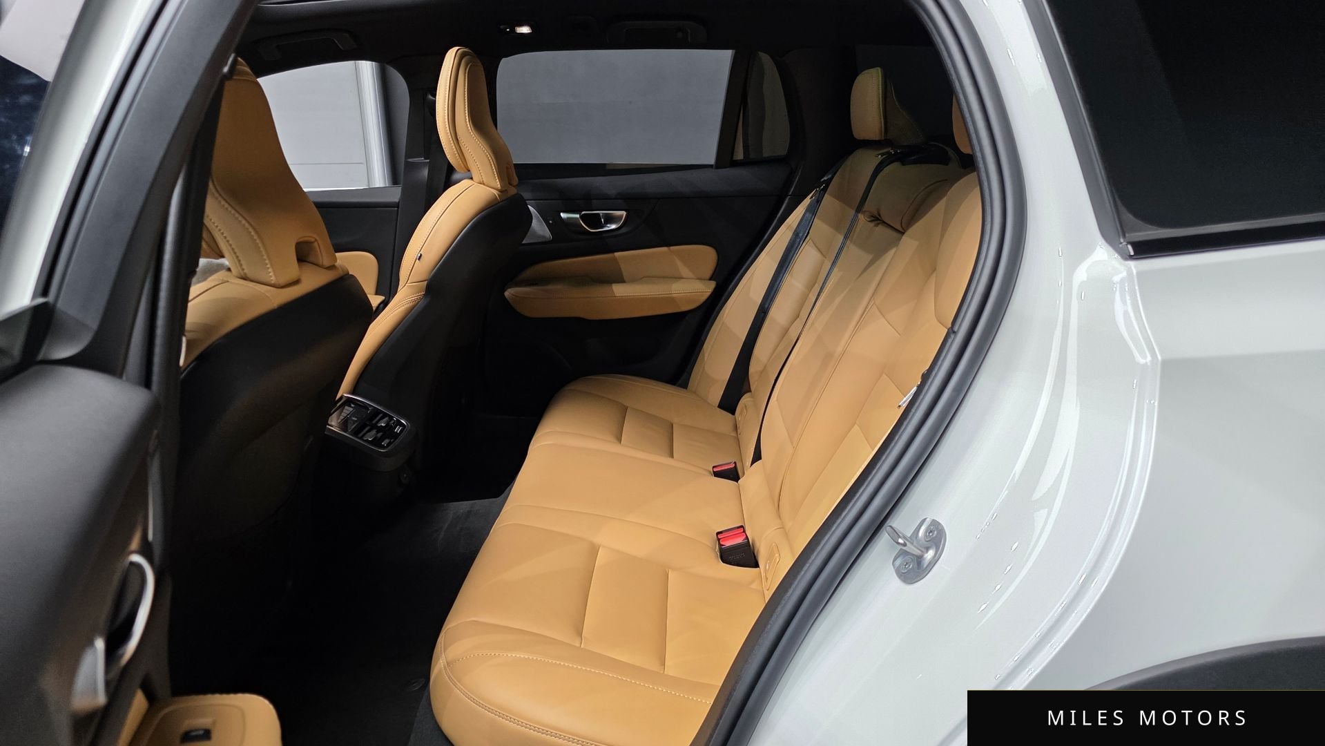 Volvo V60 크로스컨트리 2024 — миниатюра 12