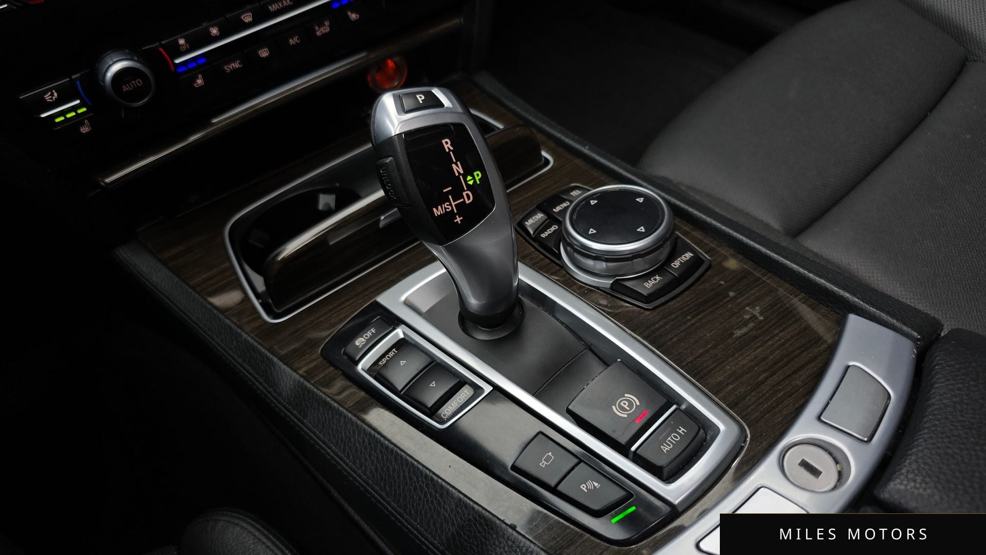 BMW 7 Series (F01) 2014 — миниатюра 9