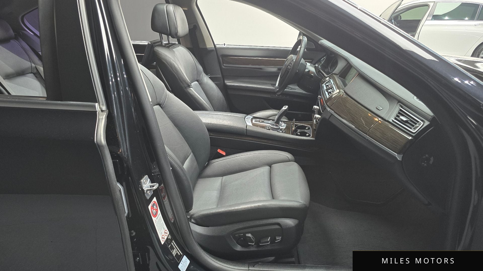 BMW 7 Series (F01) 2014 — миниатюра 10