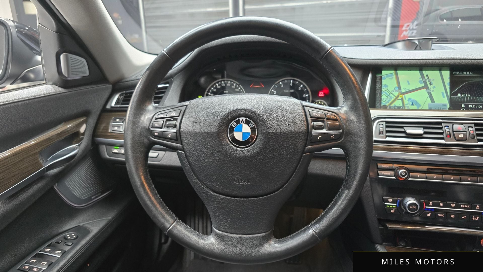BMW 7 Series (F01) 2014 — миниатюра 13