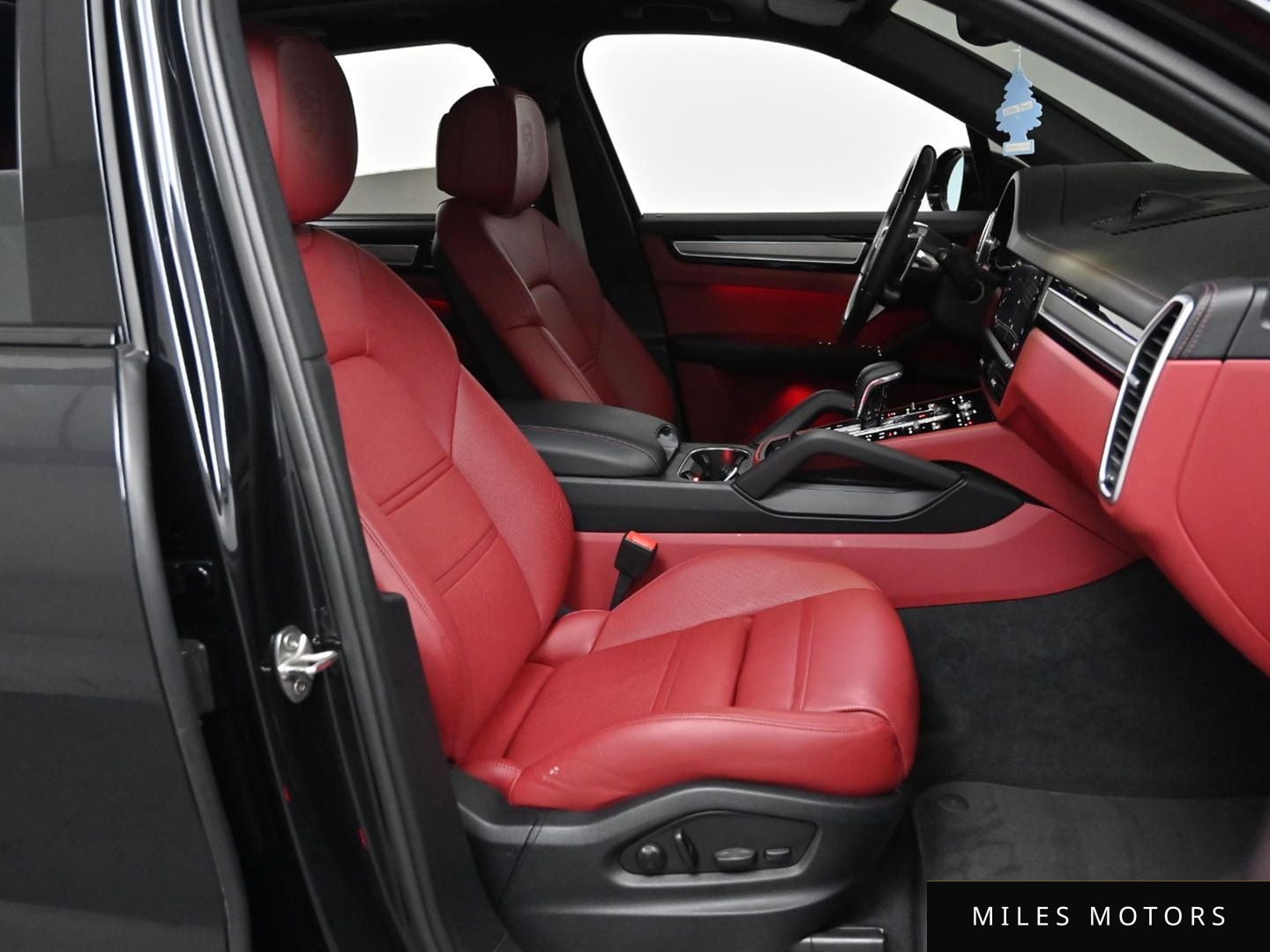 Porsche Cayenne 2022 — миниатюра 10