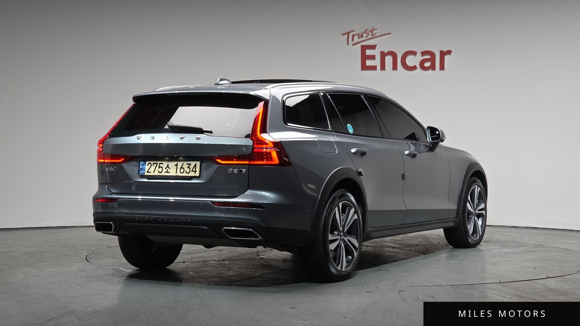 Volvo V60 2021 — миниатюра 2