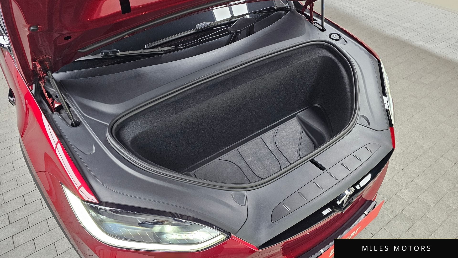 Tesla Model X 2024 — миниатюра 6