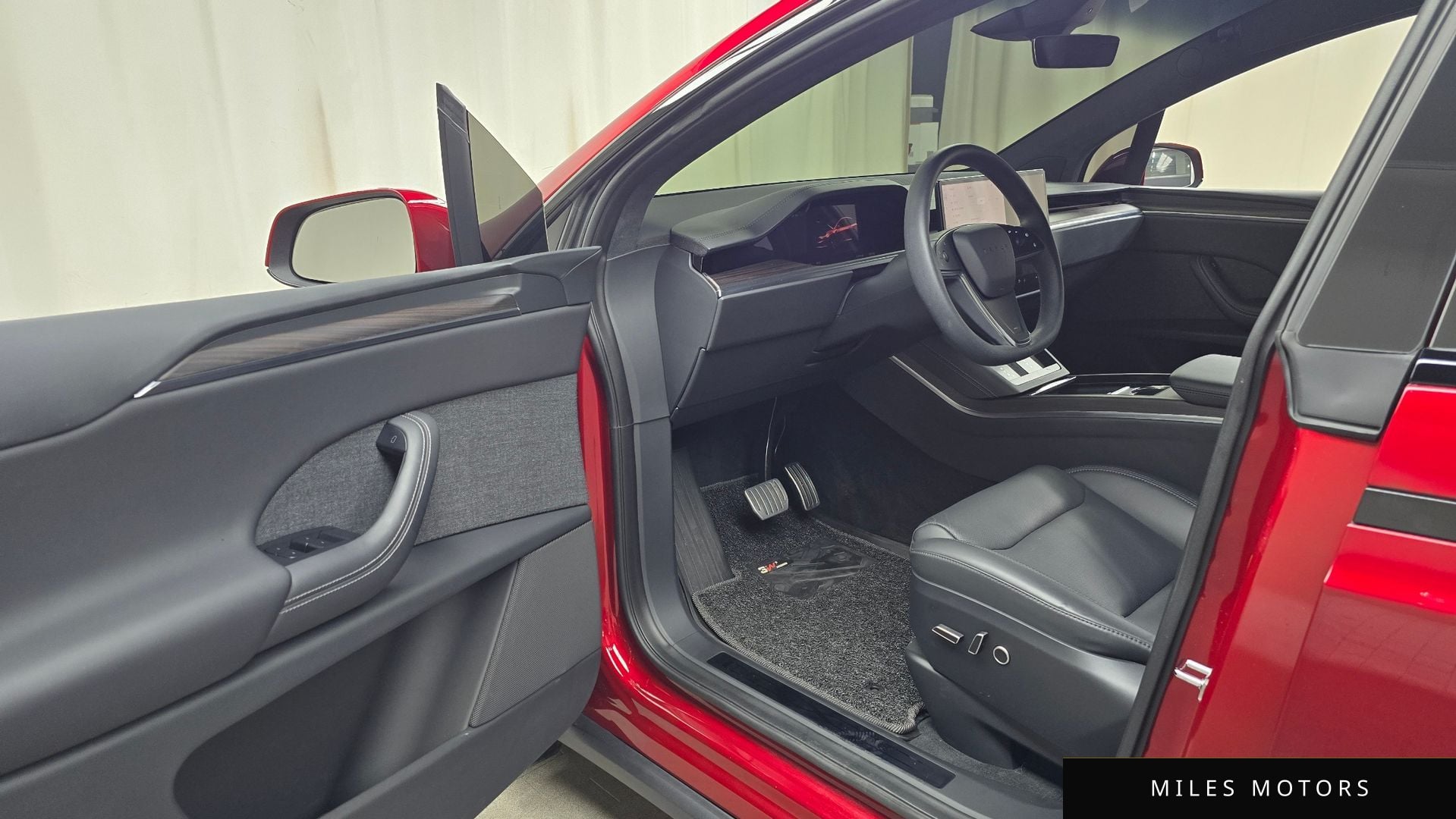 Tesla Model X 2024 — миниатюра 10