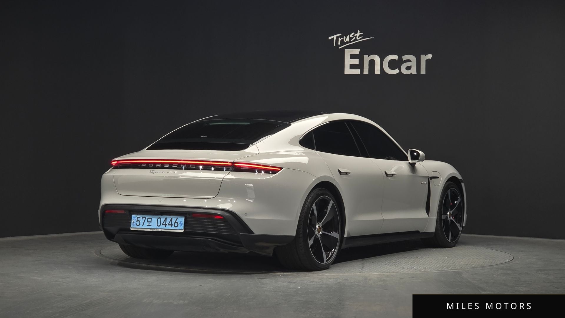 Porsche Taycan 2022 — миниатюра 2