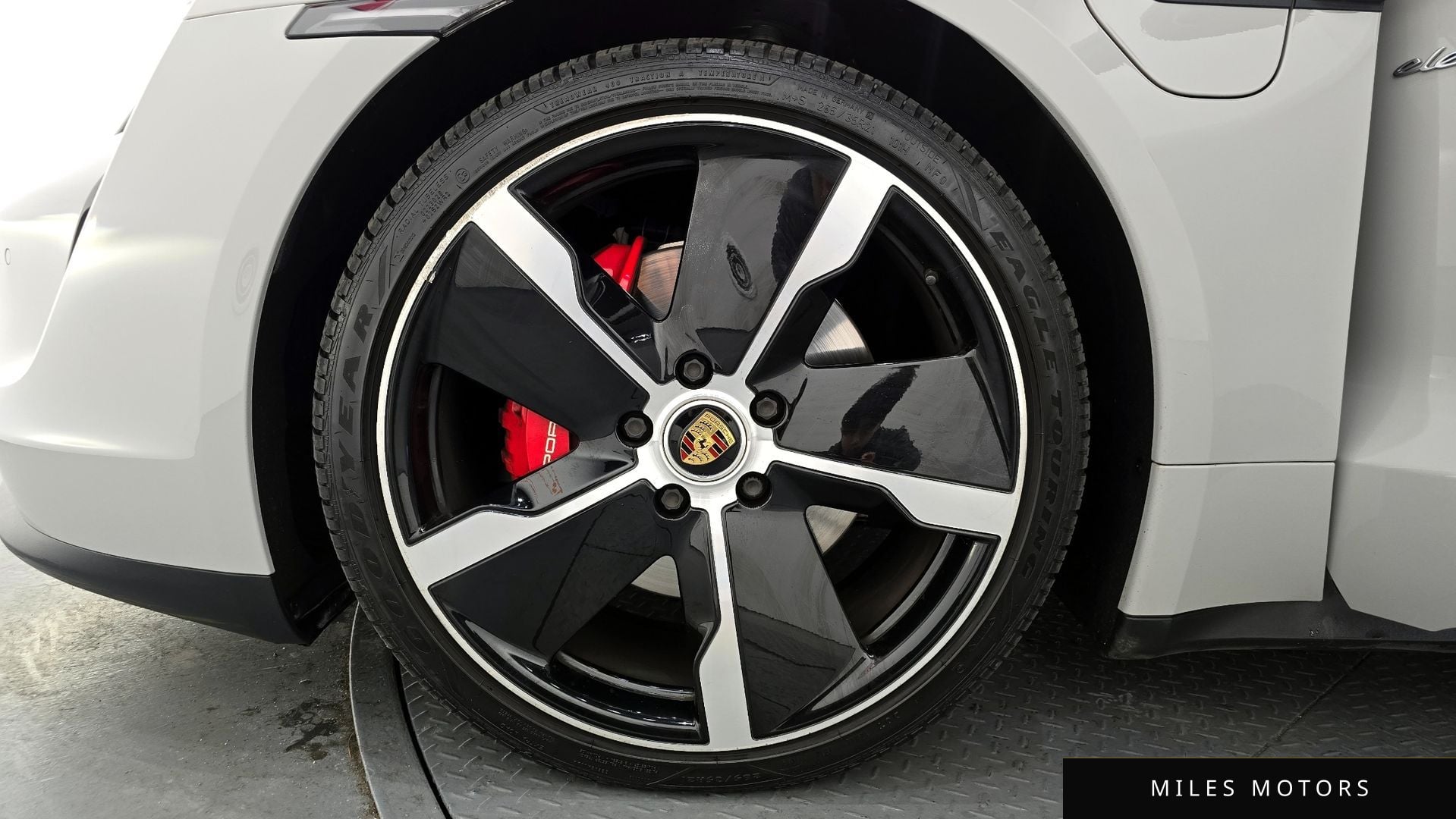 Porsche Taycan 2022 — миниатюра 5
