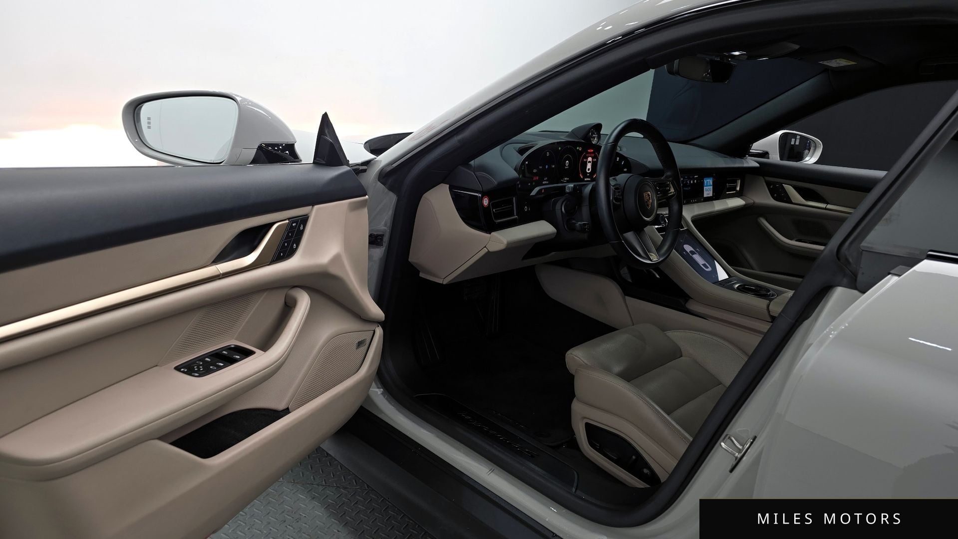 Porsche Taycan 2022 — миниатюра 11