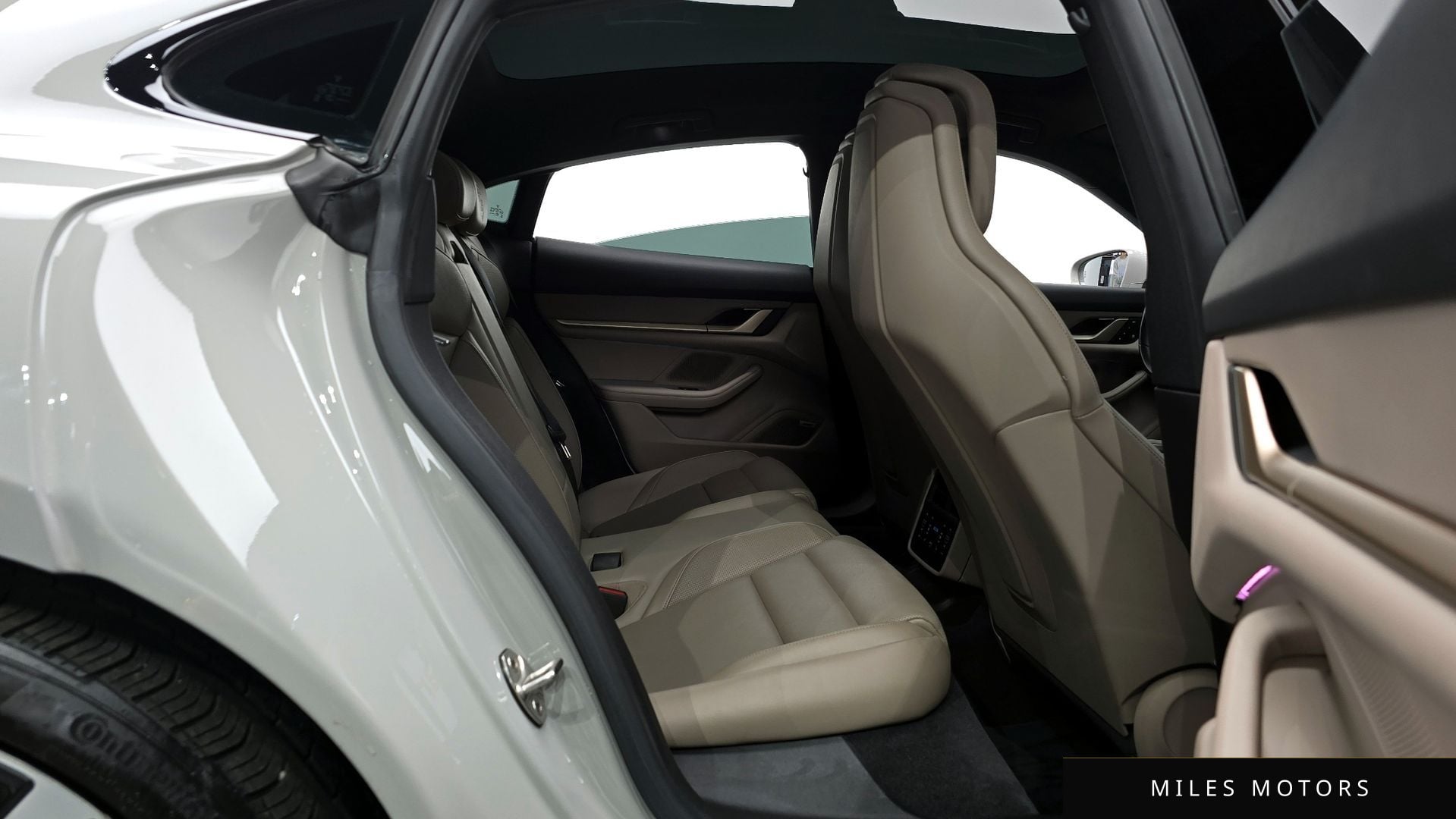 Porsche Taycan 2022 — миниатюра 12