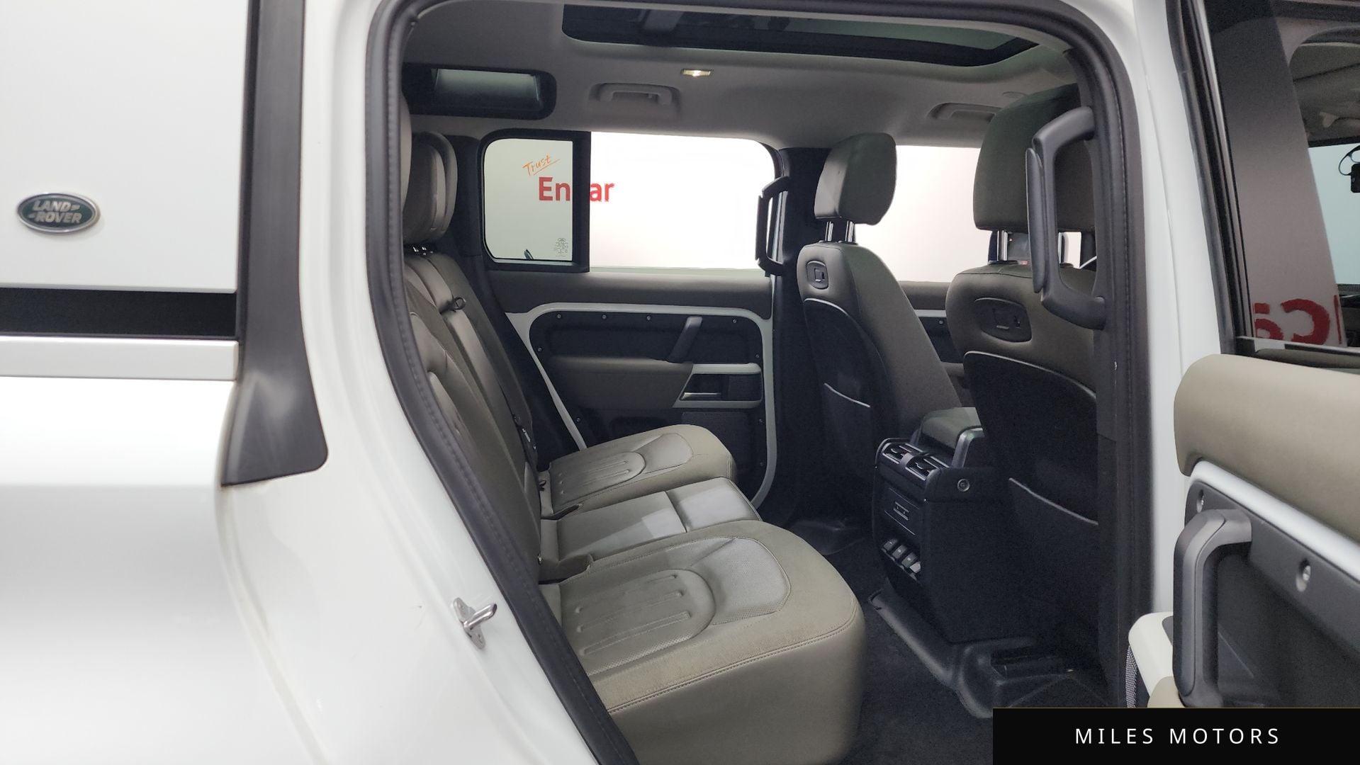 Land Rover Defender 2020 — миниатюра 12