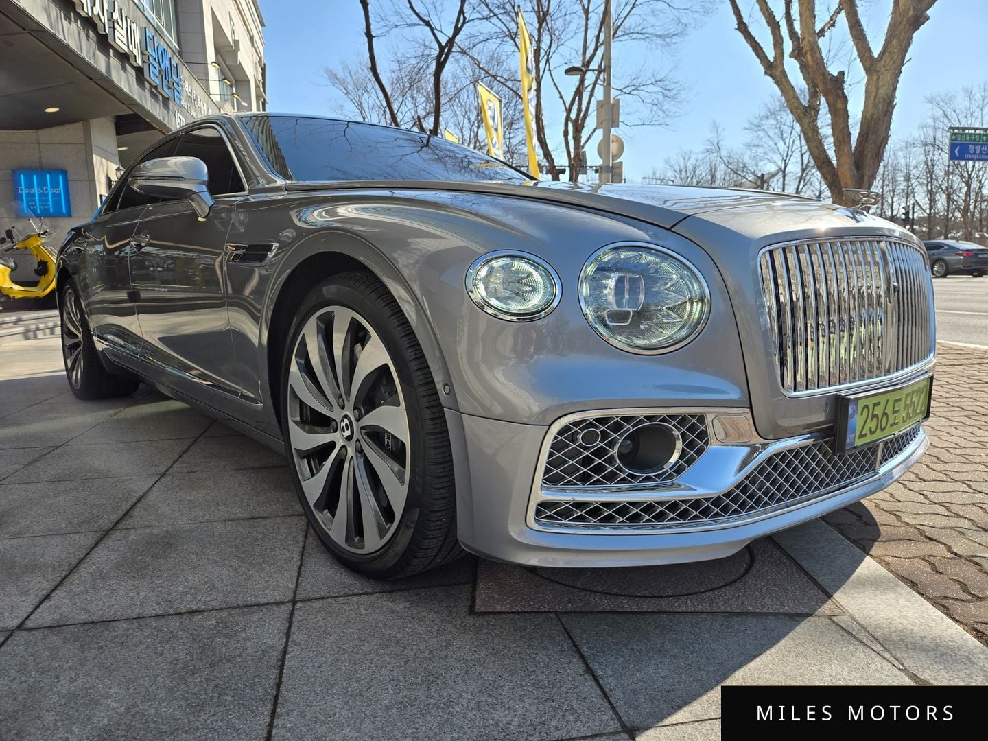 Bentley Flying Spur 2022 — фото 1 из 12