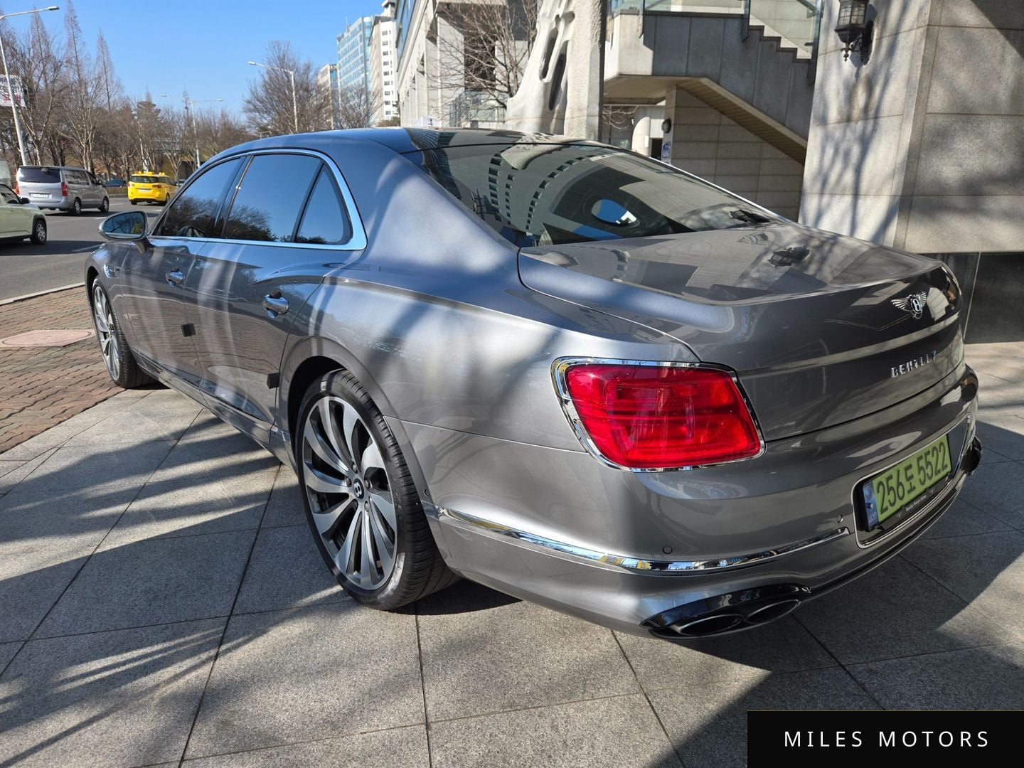 Bentley Flying Spur 2022 — миниатюра 2