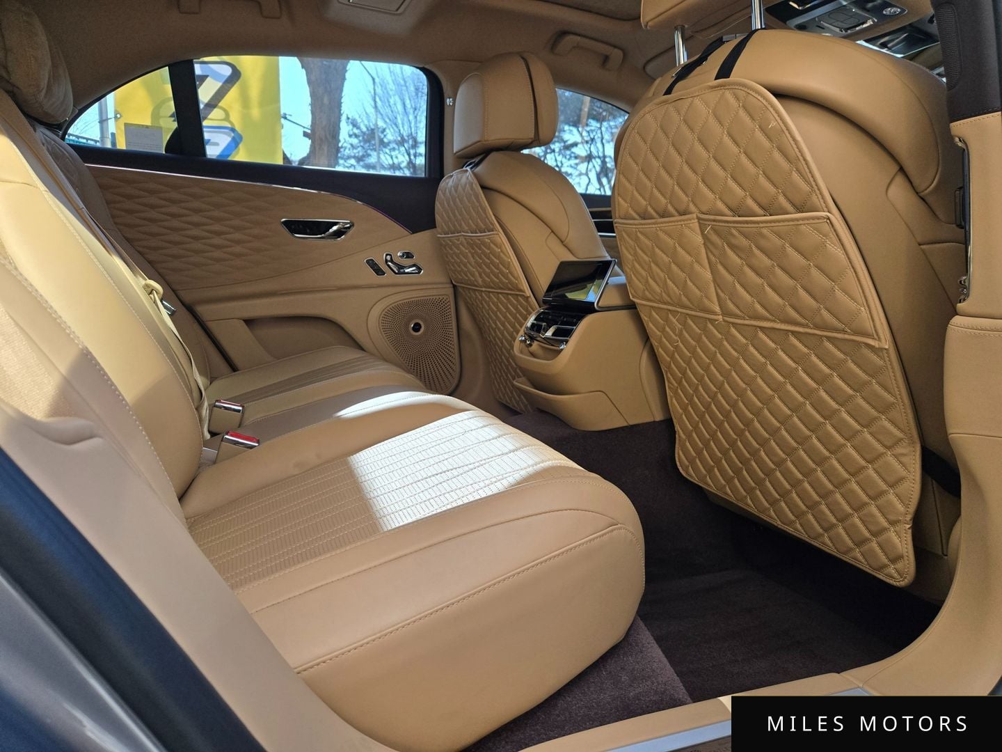 Bentley Flying Spur 2022 — миниатюра 7