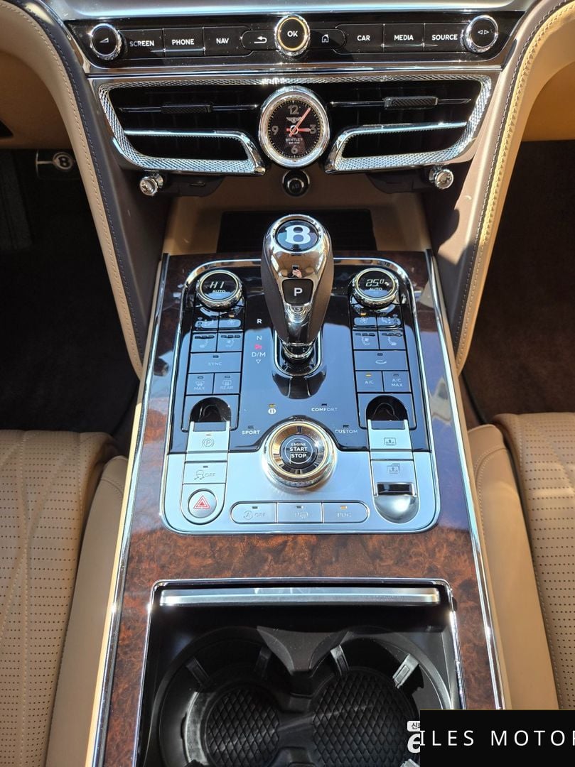 Bentley Flying Spur 2022 — миниатюра 9