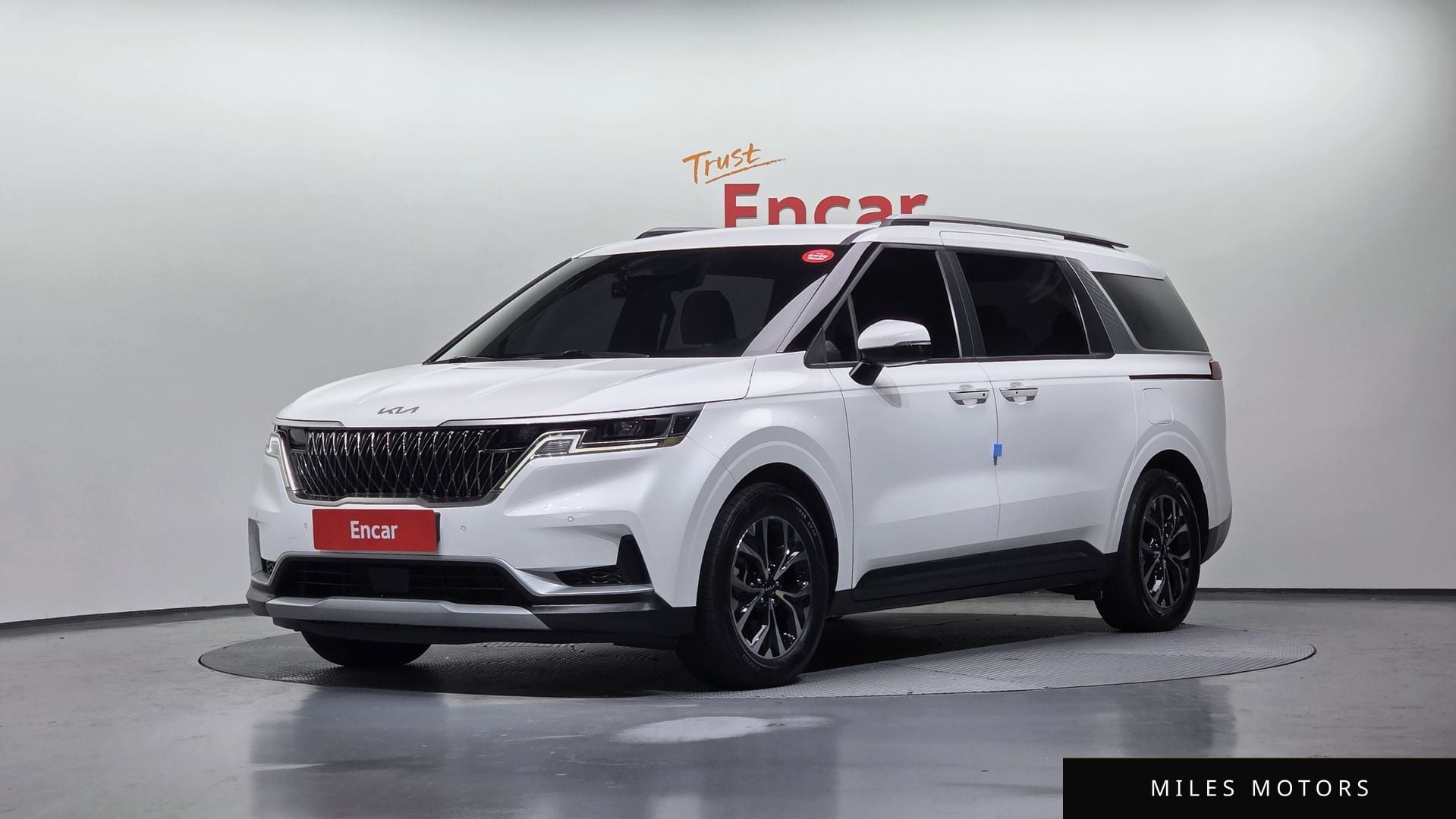 Kia Carnival 2023 — фото 1 из 12