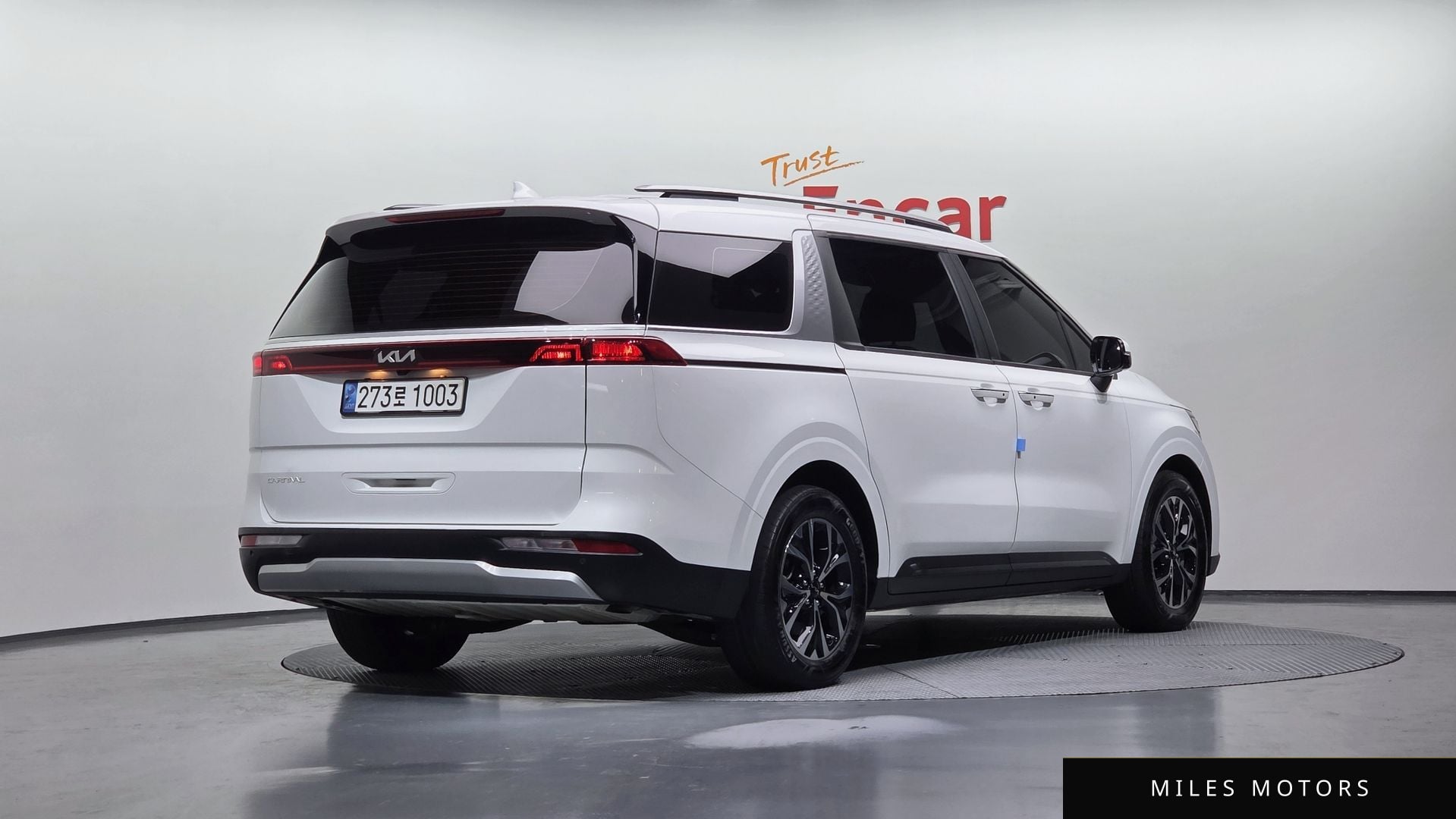 Kia Carnival 2023 — миниатюра 2