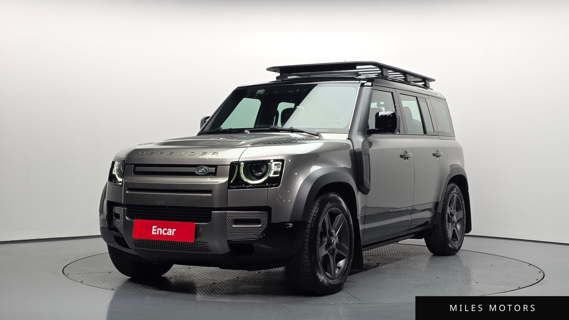Land Rover Defender 2025