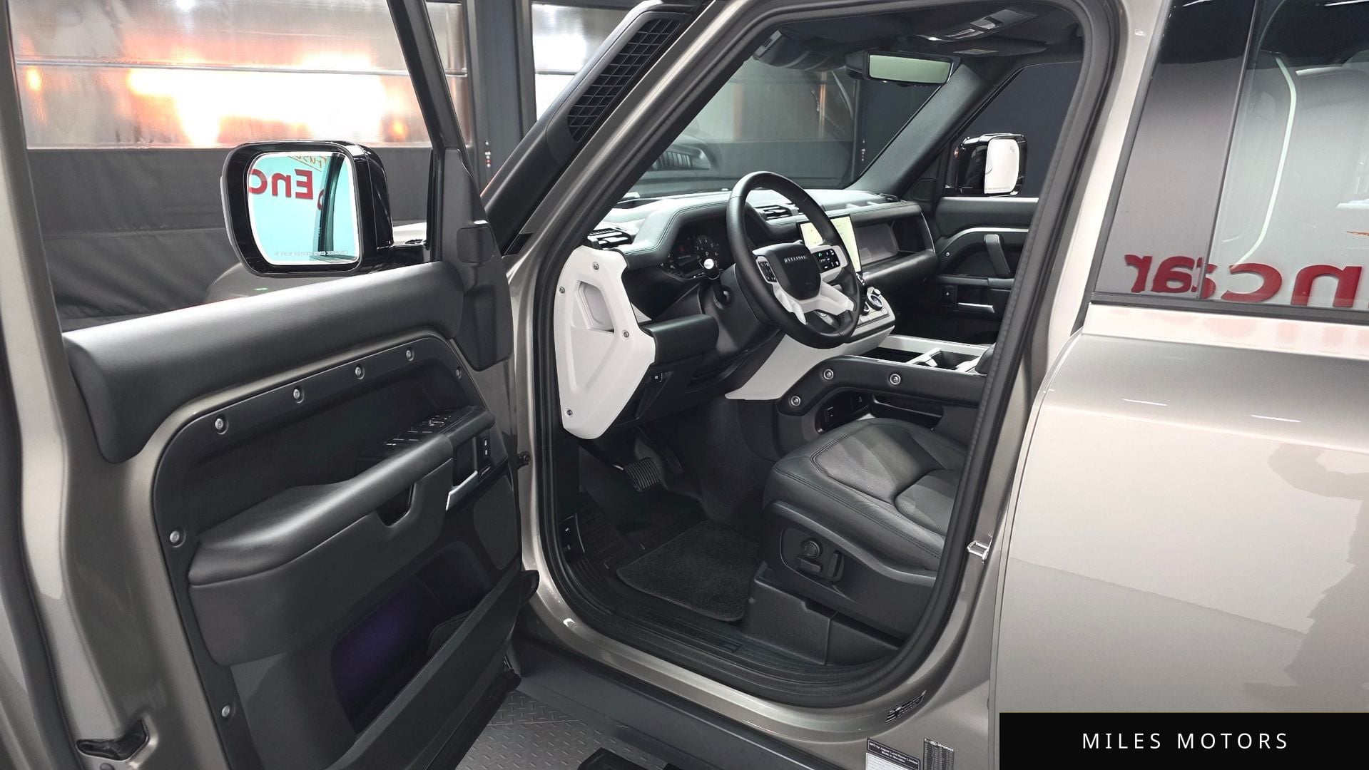 Land Rover Defender 2025 — миниатюра 10