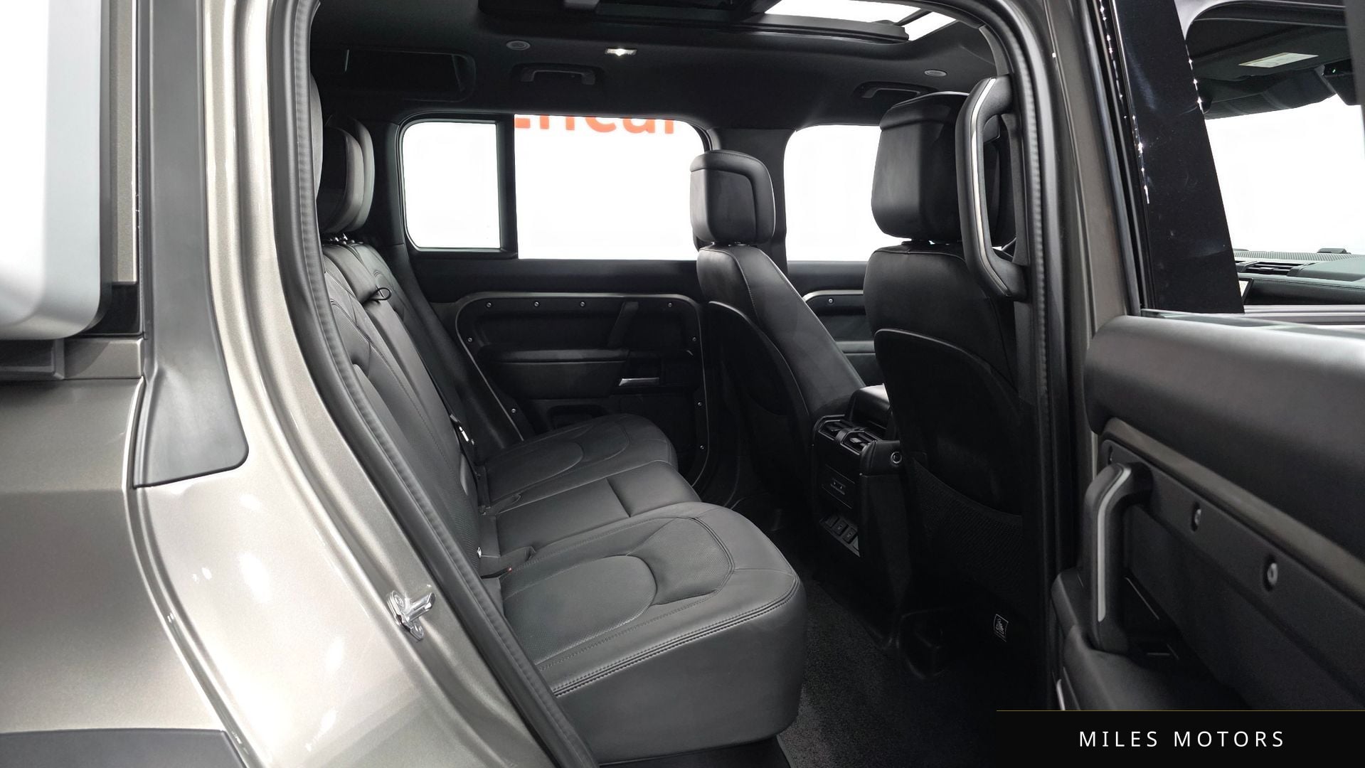Land Rover Defender 2025 — миниатюра 12