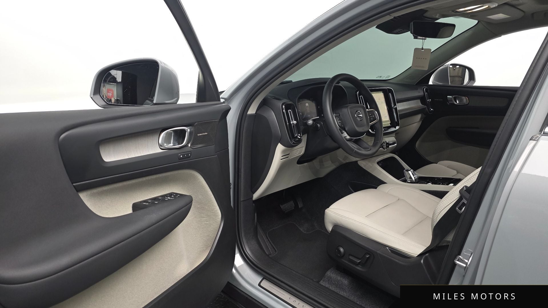 Volvo XC40 2025 — миниатюра 11