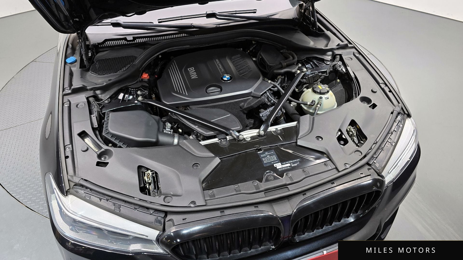 BMW 5 Series (G30) 2017 — миниатюра 6