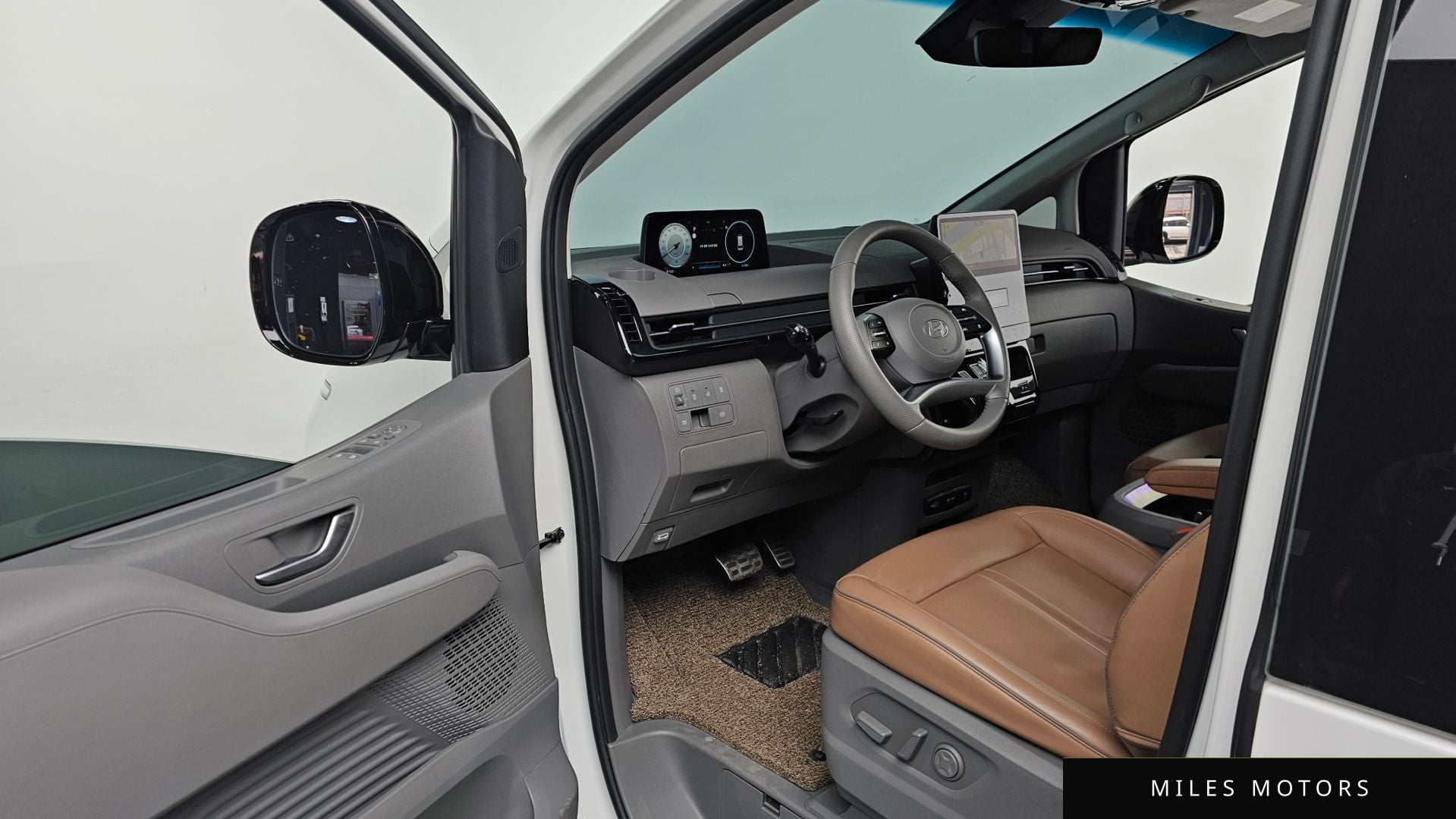 Hyundai Staria 2025 — миниатюра 10