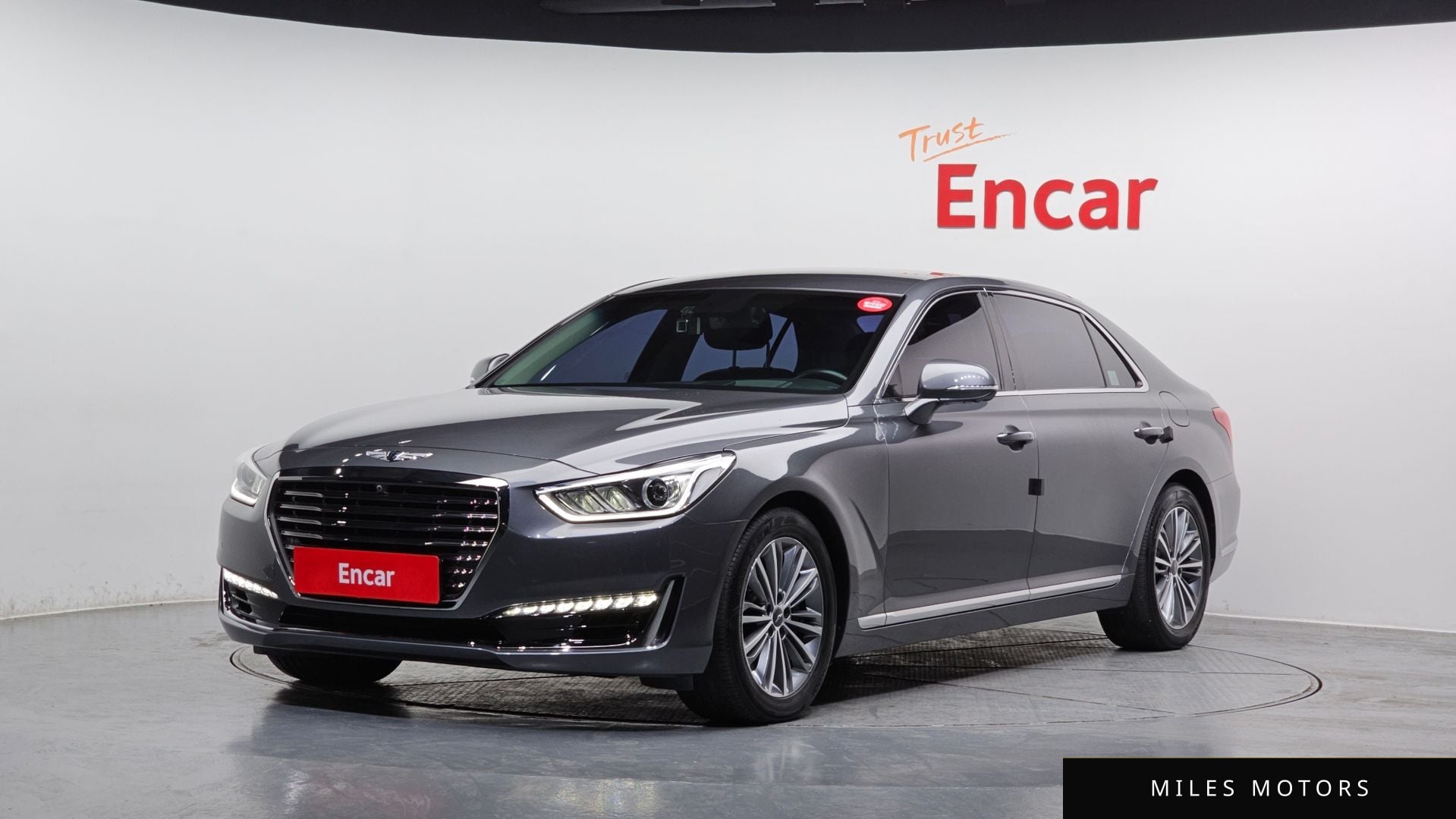 Genesis EQ900 2017 — фото 1 из 12
