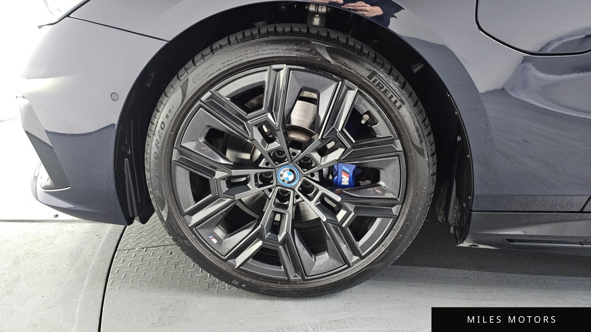 BMW 5 Series (G60) 2025 — миниатюра 5