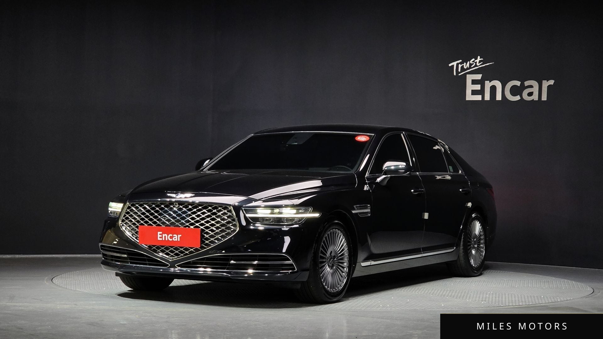 Genesis G90 2019 — фото 1 из 12