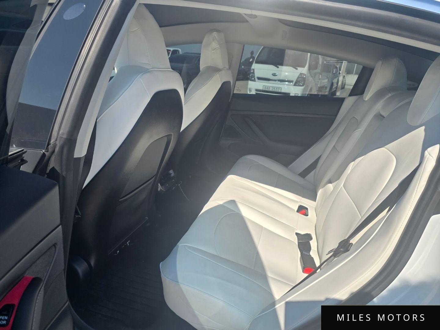 Tesla Model 3 2020 — миниатюра 8