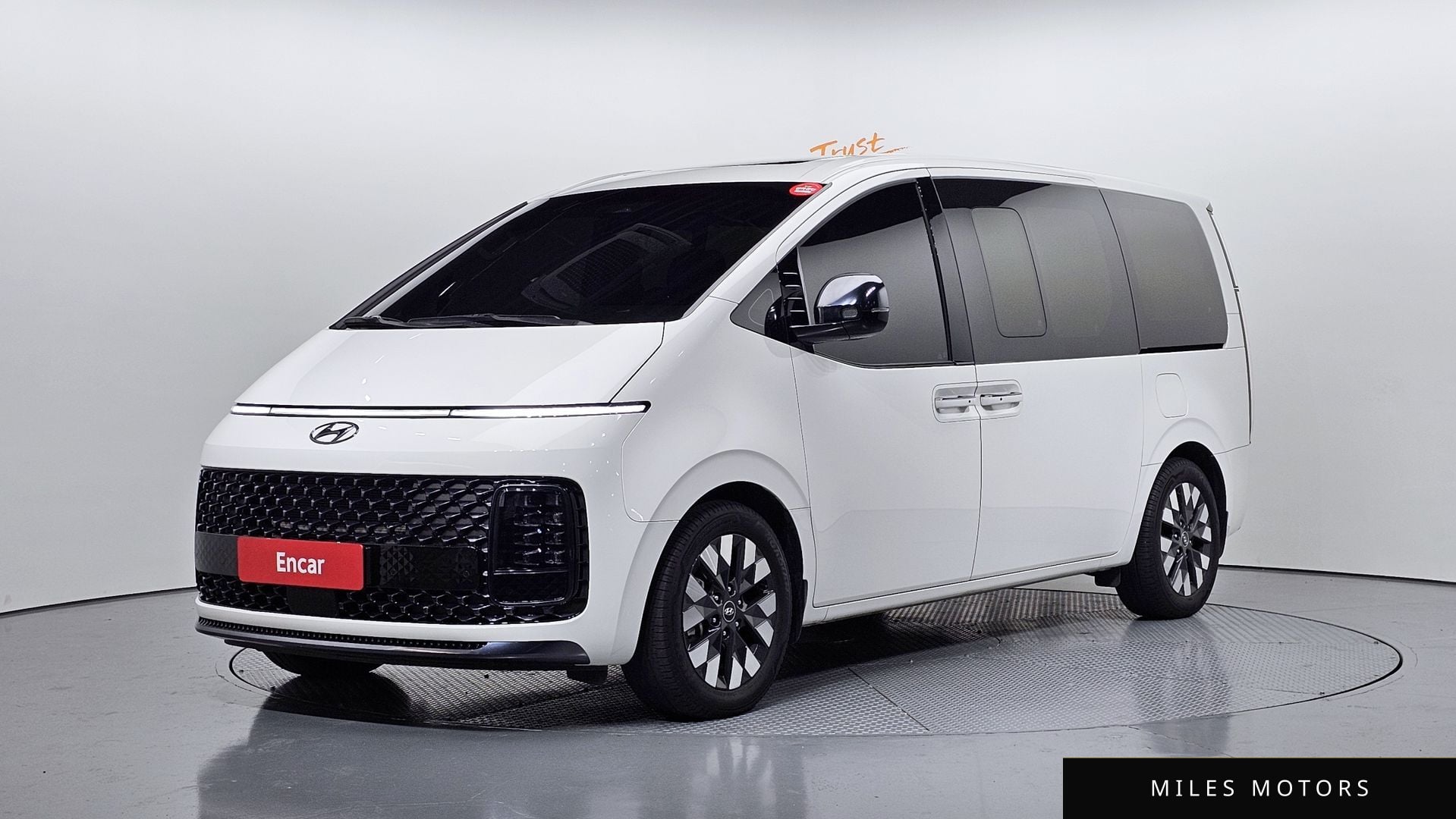 Hyundai Staria 2023 — фото 1 из 12