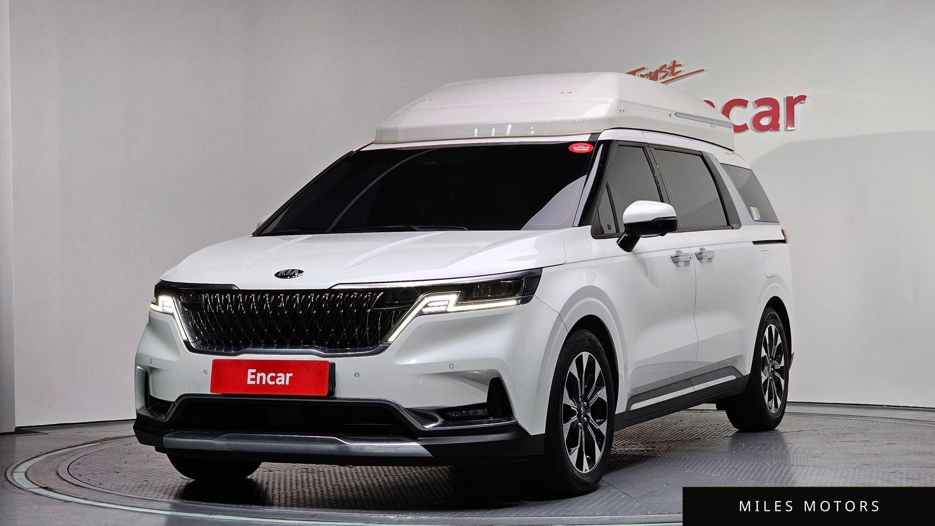 Kia Carnival 2021 — фото 1 из 12